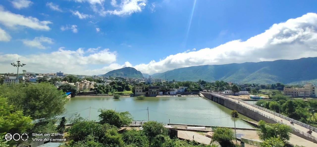 Radhika Palace Hotel Puskár Kültér fotó